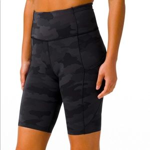 Lululemon NWT sz 14 High Rise 10 inch shorts. Camo